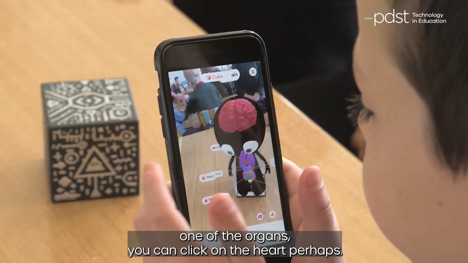Augmented reality with Merge Cubes in the classroom
